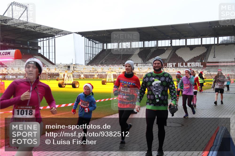 07.12.2025 - St. Pauli X-Mass-Run No. 15 Luisa Fischer http://msf.ph/oto/9382512 07.12.2025 11:22:55 Ziel 1018, 2985, 520, 2557, 520, 1018, 1349, 1391, 1431, 2550, 2557, 2812, 2985, 3127, 3474, 3475, 3820, 3821 meine-sportfotos.de