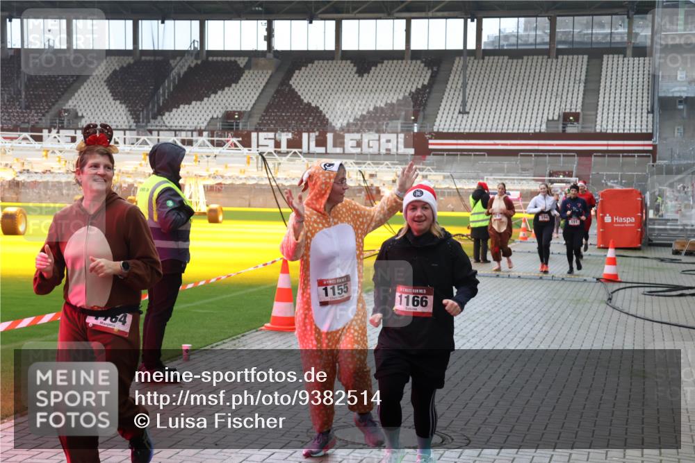07.12.2025 - St. Pauli X-Mass-Run No. 15 Luisa Fischer http://msf.ph/oto/9382514 07.12.2025 10:49:30 Ziel 06, 1155, 1166, 194, 191, 191, 194, 379, 471, 590, 592, 1009, 1019, 1087, 1155, 1164, 1166, 1188, 1189, 1273, 1274, 1370, 1372, 1515, 1516, 1663, 1895, 2268, 2269, 2512, 2515, 2764, 2765, 2921, 2933, 3017, 3019, 3346, 3366, 3369 meine-sportfotos.de