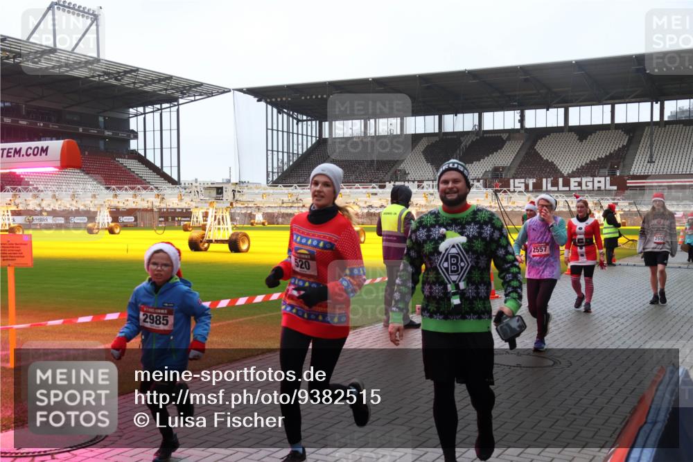 07.12.2025 - St. Pauli X-Mass-Run No. 15 Luisa Fischer http://msf.ph/oto/9382515 07.12.2025 11:22:56 Ziel 2985, 520, 2557, 2550, 520, 1018, 1349, 1391, 1431, 2550, 2557, 2812, 2985, 3127, 3474, 3475, 3820, 3821 meine-sportfotos.de