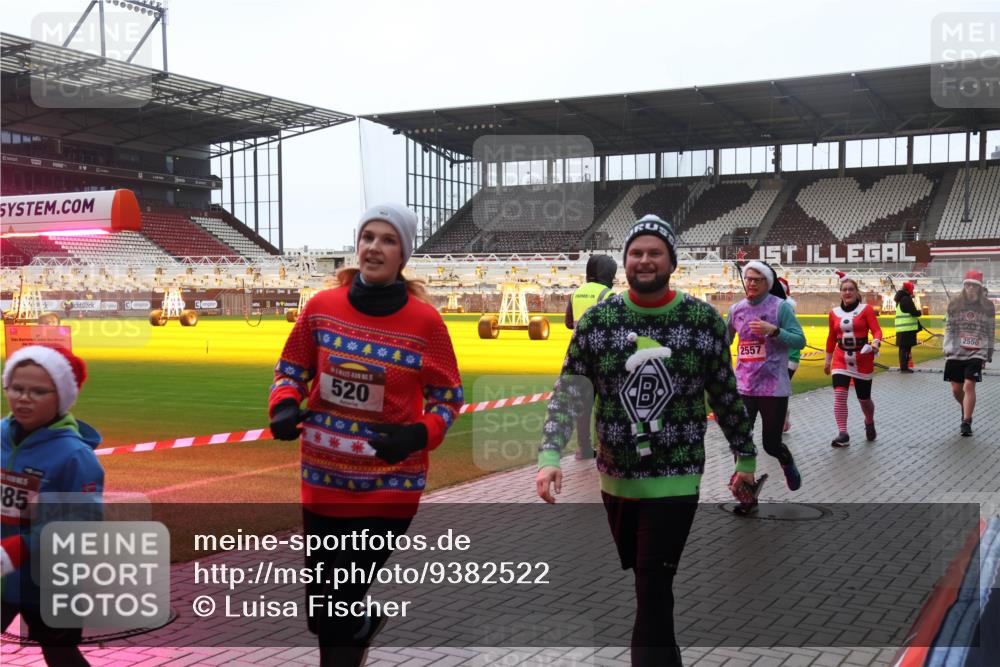 07.12.2025 - St. Pauli X-Mass-Run No. 15 Luisa Fischer http://msf.ph/oto/9382522 07.12.2025 11:22:56 Ziel 85, 1, 5, 520, 2557, 2550, 520, 1018, 1349, 1391, 1431, 2550, 2557, 2812, 2985, 3127, 3474, 3475, 3820, 3821 meine-sportfotos.de
