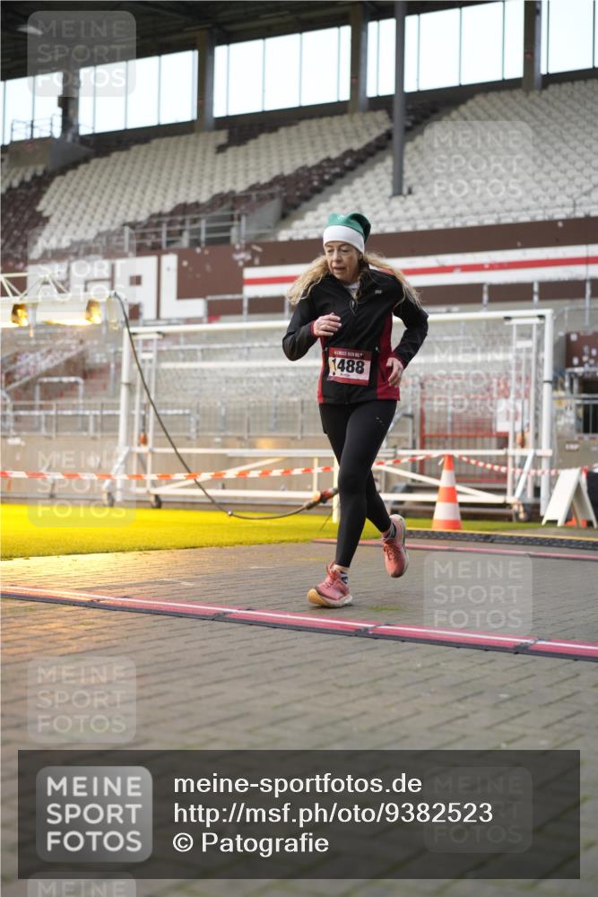 07.12.2025 - St. Pauli X-Mass-Run No. 15 Patografie http://msf.ph/oto/9382523 07.12.2025 10:21:55 Ziel 1488, 2944, 2945, 3999, 4000, 4321, 4322, 4323, 4415 meine-sportfotos.de