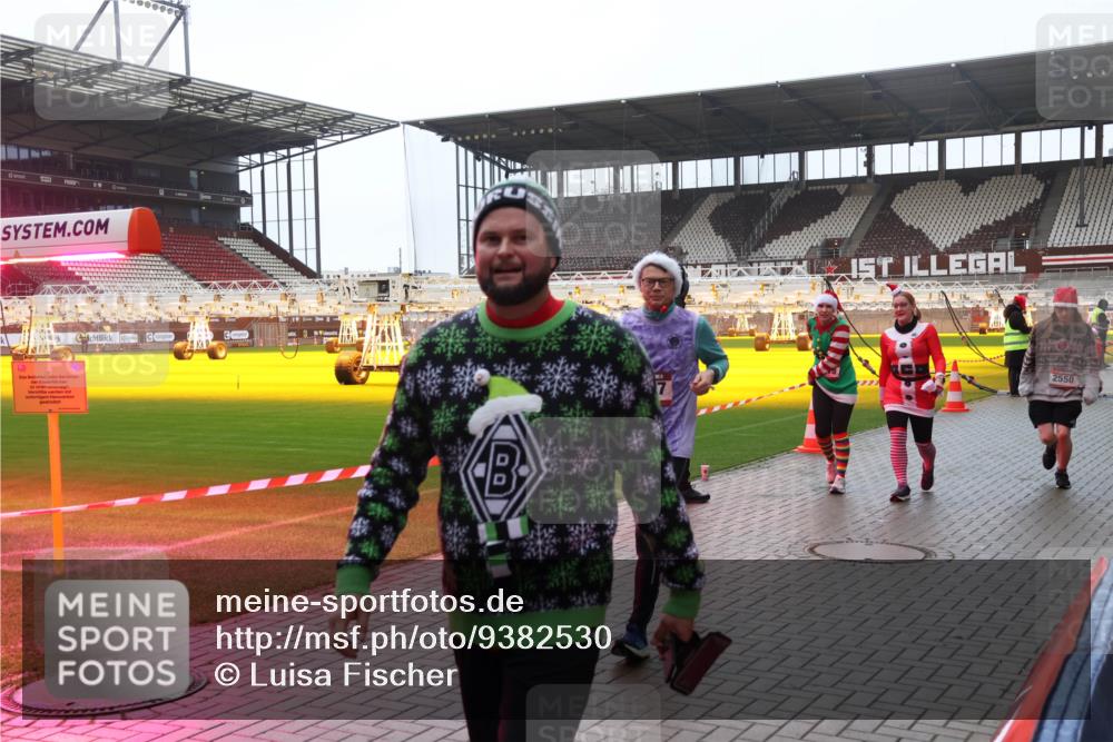 07.12.2025 - St. Pauli X-Mass-Run No. 15 Luisa Fischer http://msf.ph/oto/9382530 07.12.2025 11:22:57 Ziel 2550, 520, 1018, 1349, 1391, 1431, 2550, 2557, 2812, 2985, 3127, 3474, 3475, 3820, 3821 meine-sportfotos.de