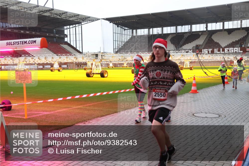 07.12.2025 - St. Pauli X-Mass-Run No. 15 Luisa Fischer http://msf.ph/oto/9382543 07.12.2025 11:23:00 Ziel 15, 2550, 1431, 520, 1018, 1349, 1391, 1431, 2550, 2557, 2812, 2985, 3127, 3474, 3475, 3820, 3821 meine-sportfotos.de