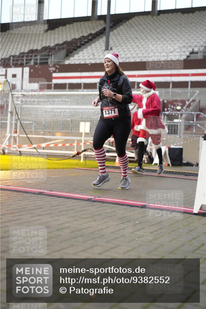 07.12.2025 - St. Pauli X-Mass-Run No. 15 Patografie http://msf.ph/oto/9382552 07.12.2025 10:22:03 Ziel 1371, 1488, 2817, 2818, 2819, 2945, 3431, 3736, 3999, 4000, 4321, 4322, 4323, 4415 meine-sportfotos.de