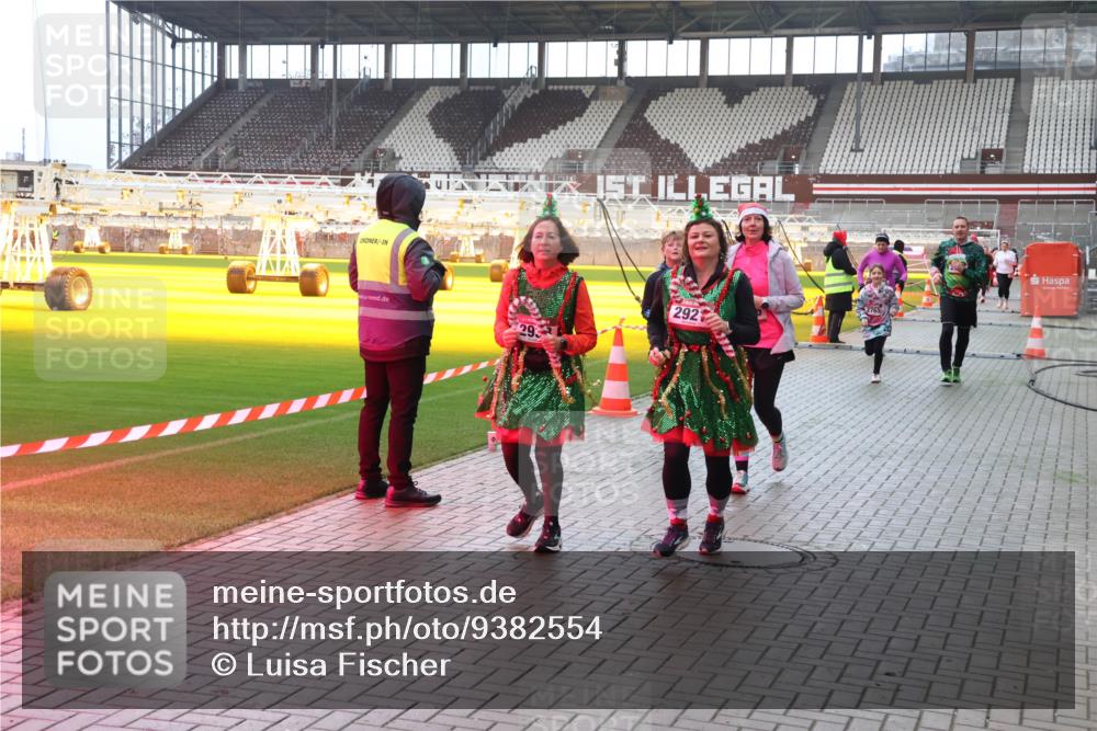 07.12.2025 - St. Pauli X-Mass-Run No. 15 Luisa Fischer http://msf.ph/oto/9382554 07.12.2025 10:49:42 Ziel 293, 292, 157, 191, 194, 379, 471, 590, 890, 1019, 1155, 1164, 1166, 1179, 1273, 1274, 1370, 1372, 1663, 2299, 2301, 2421, 2512, 2515, 2764, 2765, 2921, 2933, 3366, 3369 meine-sportfotos.de