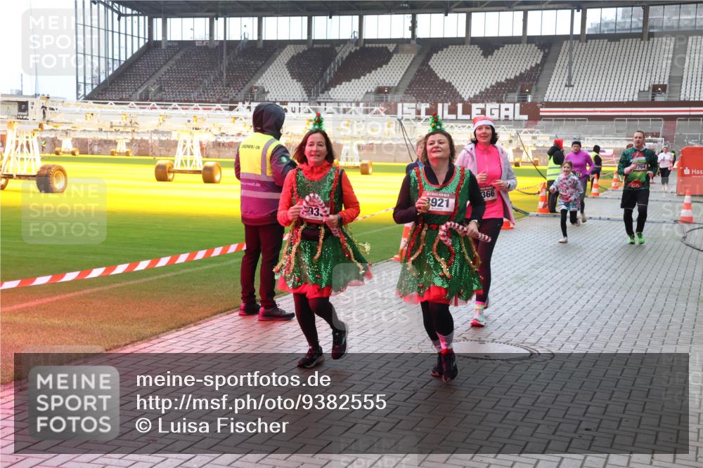 07.12.2025 - St. Pauli X-Mass-Run No. 15 Luisa Fischer http://msf.ph/oto/9382555 07.12.2025 10:49:42 Ziel 3, 2921, 366, 2764, 157, 191, 194, 379, 471, 590, 890, 1019, 1155, 1164, 1166, 1179, 1273, 1274, 1370, 1372, 1663, 2299, 2301, 2421, 2512, 2515, 2764, 2765, 2921, 2933, 3366, 3369 meine-sportfotos.de