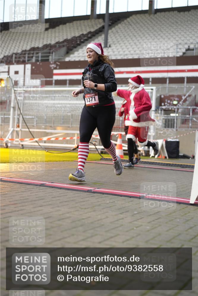 07.12.2025 - St. Pauli X-Mass-Run No. 15 Patografie http://msf.ph/oto/9382558 07.12.2025 10:22:03 Ziel 1371, 1488, 2817, 2818, 2819, 2945, 3431, 3736, 3999, 4000, 4321, 4322, 4323, 4415 meine-sportfotos.de