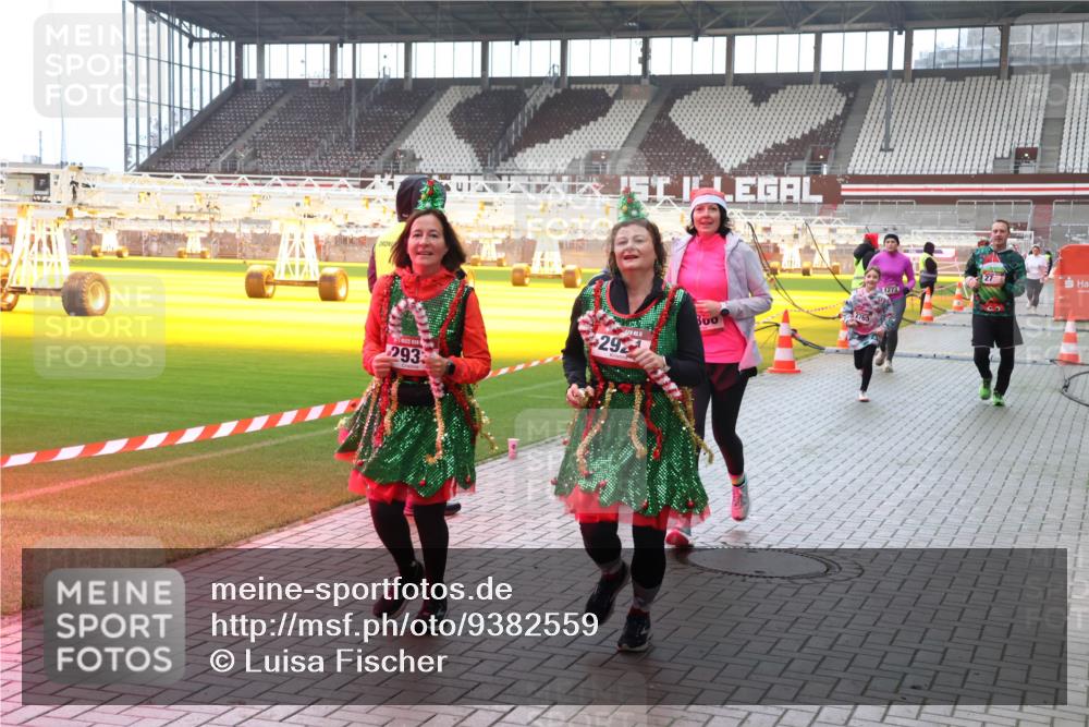07.12.2025 - St. Pauli X-Mass-Run No. 15 Luisa Fischer http://msf.ph/oto/9382559 07.12.2025 10:49:43 Ziel 293, 292, 1273, 27, 157, 191, 194, 379, 471, 890, 1019, 1155, 1164, 1166, 1179, 1273, 1274, 1370, 1372, 1663, 2299, 2301, 2421, 2512, 2515, 2764, 2765, 2921, 2933, 3366, 3369 meine-sportfotos.de