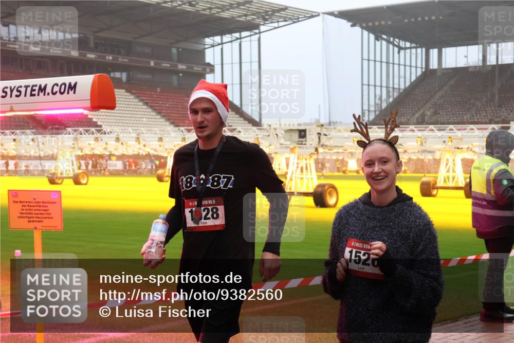 07.12.2025 - St. Pauli X-Mass-Run No. 15 Luisa Fischer http://msf.ph/oto/9382560 07.12.2025 10:12:48 Ziel 1887, 15, 1028, 1520, 756, 1070, 1072, 1074, 1077, 1389, 1526, 1687, 1688, 1833, 2177, 2758, 2760, 2770, 3428, 3514, 3585, 3799, 3834, 3836, 3870, 3932, 4658 meine-sportfotos.de