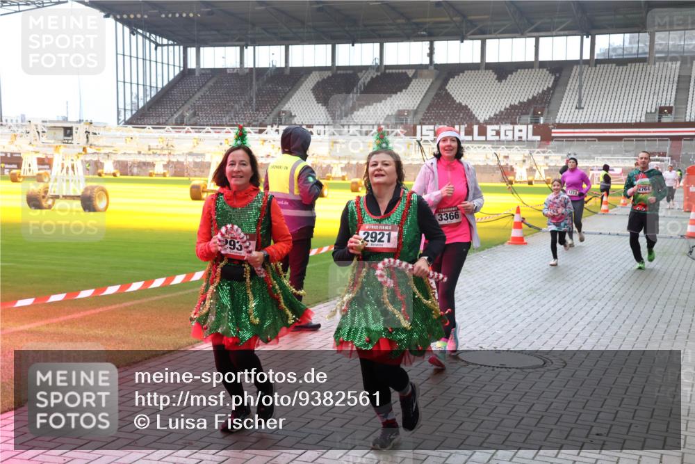 07.12.2025 - St. Pauli X-Mass-Run No. 15 Luisa Fischer http://msf.ph/oto/9382561 07.12.2025 10:49:43 Ziel 932, 2921, 3366, 2764, 1273, 157, 191, 194, 379, 471, 890, 1019, 1155, 1164, 1166, 1179, 1273, 1274, 1370, 1372, 1663, 2299, 2301, 2421, 2512, 2515, 2764, 2765, 2921, 2933, 3366, 3369 meine-sportfotos.de