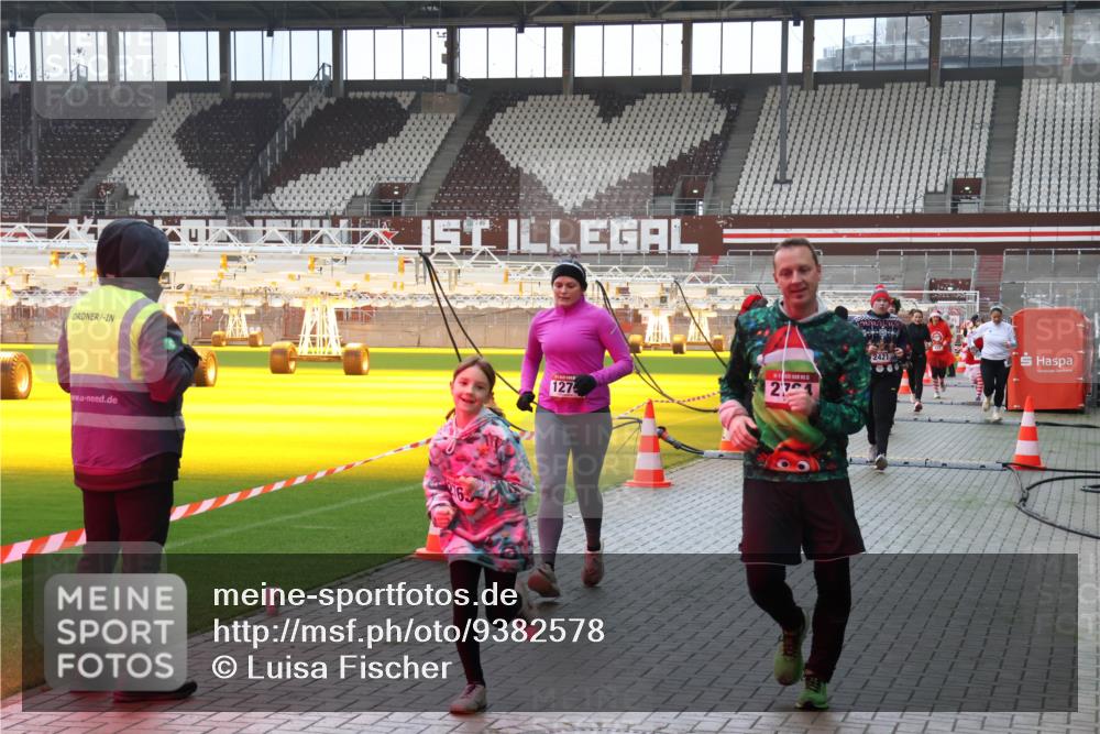 07.12.2025 - St. Pauli X-Mass-Run No. 15 Luisa Fischer http://msf.ph/oto/9382578 07.12.2025 10:49:46 Ziel 2421, 127, 27, 157, 191, 194, 379, 471, 890, 1019, 1155, 1164, 1166, 1179, 1273, 1274, 1370, 1372, 1663, 2299, 2301, 2421, 2764, 2765, 2921, 2933, 3366, 3369 meine-sportfotos.de