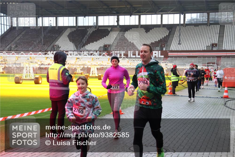 07.12.2025 - St. Pauli X-Mass-Run No. 15 Luisa Fischer http://msf.ph/oto/9382585 07.12.2025 10:49:47 Ziel 2765, 1273, 2421, 2764, 157, 191, 194, 379, 471, 890, 1019, 1155, 1164, 1166, 1179, 1273, 1274, 1370, 1372, 1663, 2299, 2301, 2421, 2764, 2765, 2921, 2933, 3366, 3369 meine-sportfotos.de