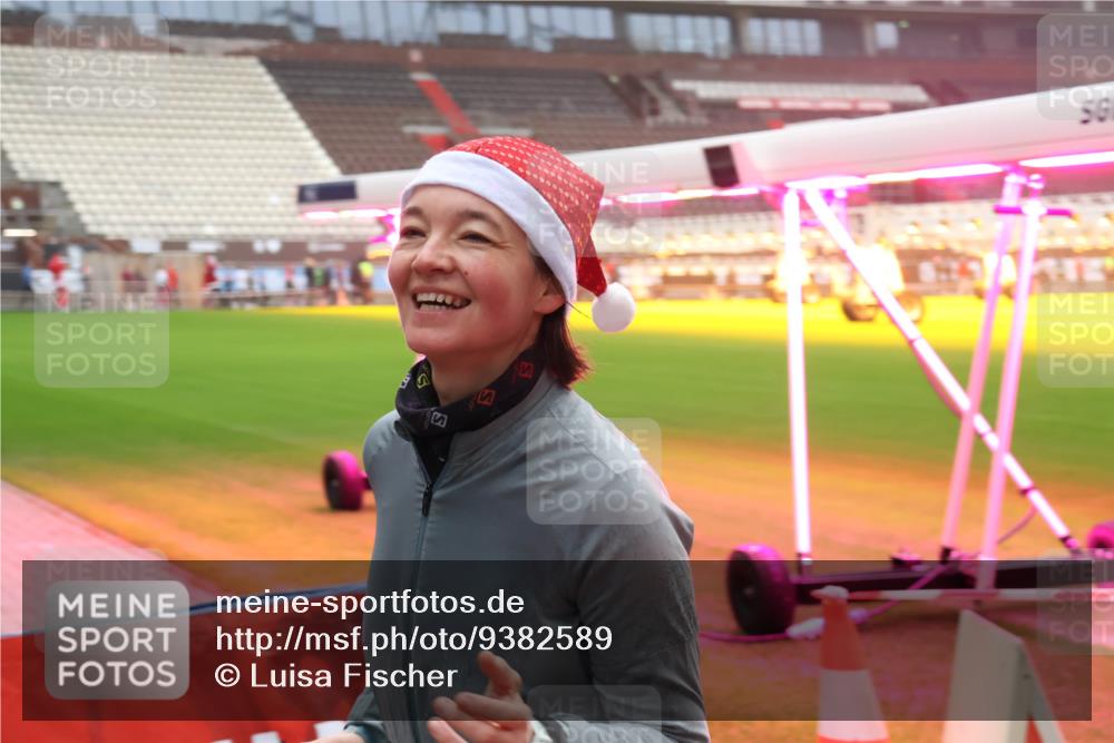 07.12.2025 - St. Pauli X-Mass-Run No. 15 Luisa Fischer http://msf.ph/oto/9382589 07.12.2025 10:12:52 Ziel 9, 18, 756, 1070, 1072, 1074, 1077, 1389, 1526, 1833, 2177, 2758, 2760, 2770, 3040, 3428, 3514, 3551, 3557, 3585, 3799, 3834, 3836, 3870, 4658 meine-sportfotos.de