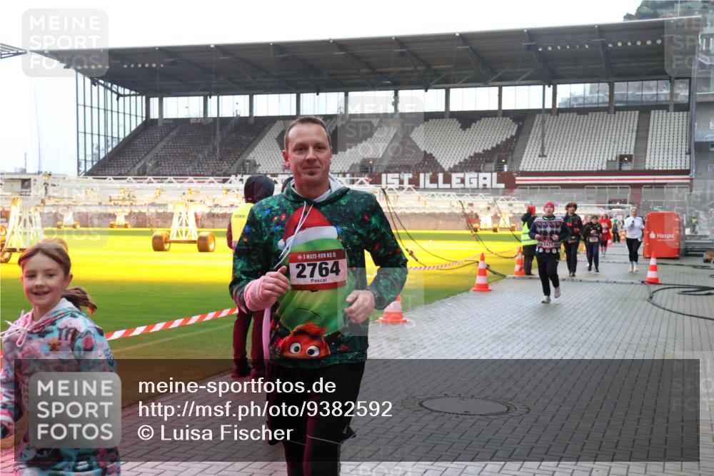 07.12.2025 - St. Pauli X-Mass-Run No. 15 Luisa Fischer http://msf.ph/oto/9382592 07.12.2025 10:49:48 Ziel 15, 2764, 2421, 157, 191, 194, 379, 471, 890, 1019, 1155, 1164, 1166, 1179, 1273, 1274, 1370, 1372, 1663, 2299, 2301, 2421, 2764, 2765, 2921, 2933, 3366, 3369 meine-sportfotos.de
