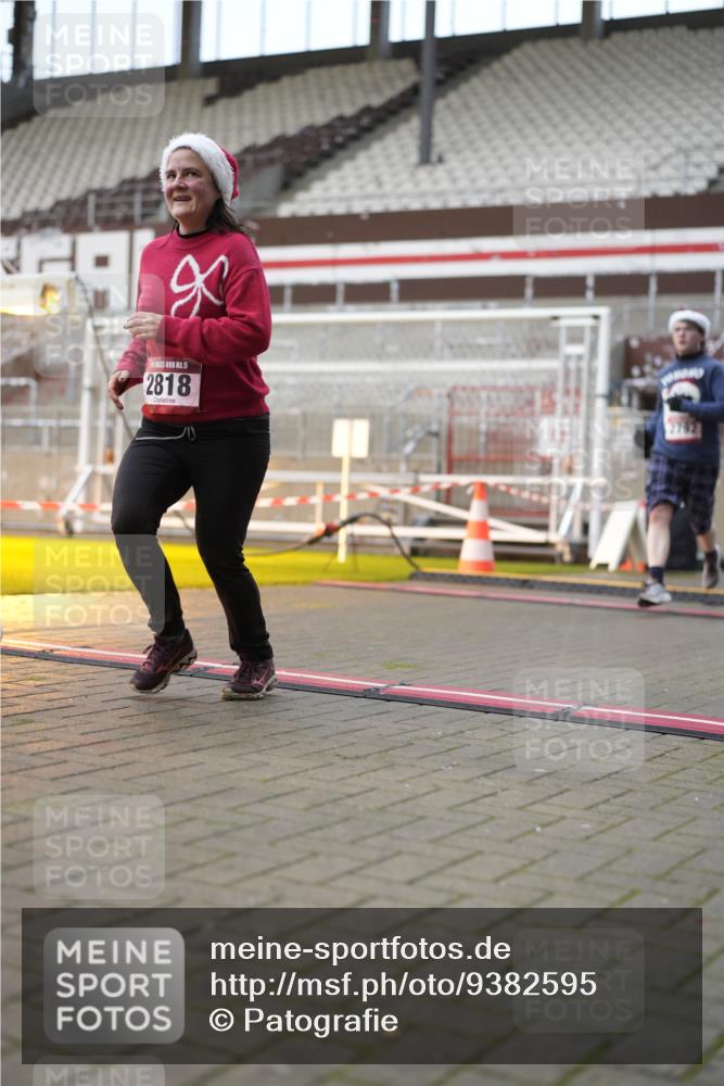 07.12.2025 - St. Pauli X-Mass-Run No. 15 Patografie http://msf.ph/oto/9382595 07.12.2025 10:22:06 Ziel 1371, 1488, 2817, 2818, 2819, 3431, 3736, 3999, 4000, 4321, 4322, 4323, 4415, 4774 meine-sportfotos.de