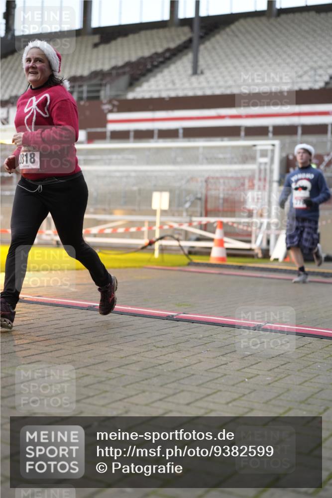 07.12.2025 - St. Pauli X-Mass-Run No. 15 Patografie http://msf.ph/oto/9382599 07.12.2025 10:22:06 Ziel 1371, 1488, 2817, 2818, 2819, 3431, 3736, 3999, 4000, 4321, 4322, 4323, 4415, 4774 meine-sportfotos.de