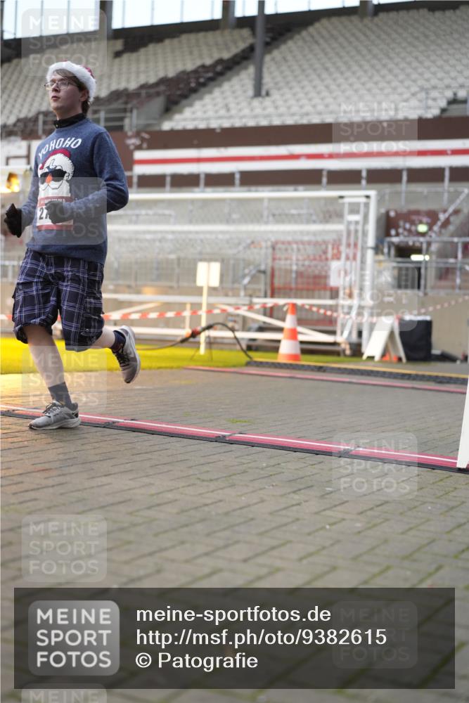 07.12.2025 - St. Pauli X-Mass-Run No. 15 Patografie http://msf.ph/oto/9382615 07.12.2025 10:22:08 Ziel 1371, 1488, 2817, 2818, 2819, 3431, 3736, 3999, 4000, 4415, 4774 meine-sportfotos.de