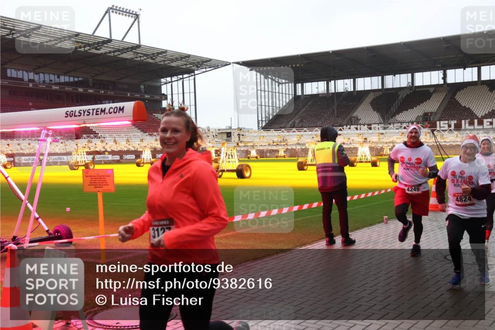 07.12.2025 - St. Pauli X-Mass-Run No. 15 Luisa Fischer http://msf.ph/oto/9382616 07.12.2025 11:23:21 Ziel 312, 4249, 4824, 21, 69, 520, 1018, 1349, 1391, 1431, 2023, 2373, 2550, 2557, 2985, 3127, 4249, 4824 meine-sportfotos.de