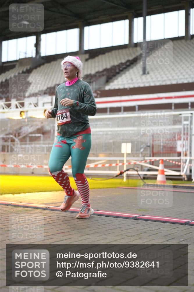 07.12.2025 - St. Pauli X-Mass-Run No. 15 Patografie http://msf.ph/oto/9382641 07.12.2025 10:22:15 Ziel 1371, 2184, 2817, 2818, 2819, 3431, 3736, 4771, 4774, 4781 meine-sportfotos.de