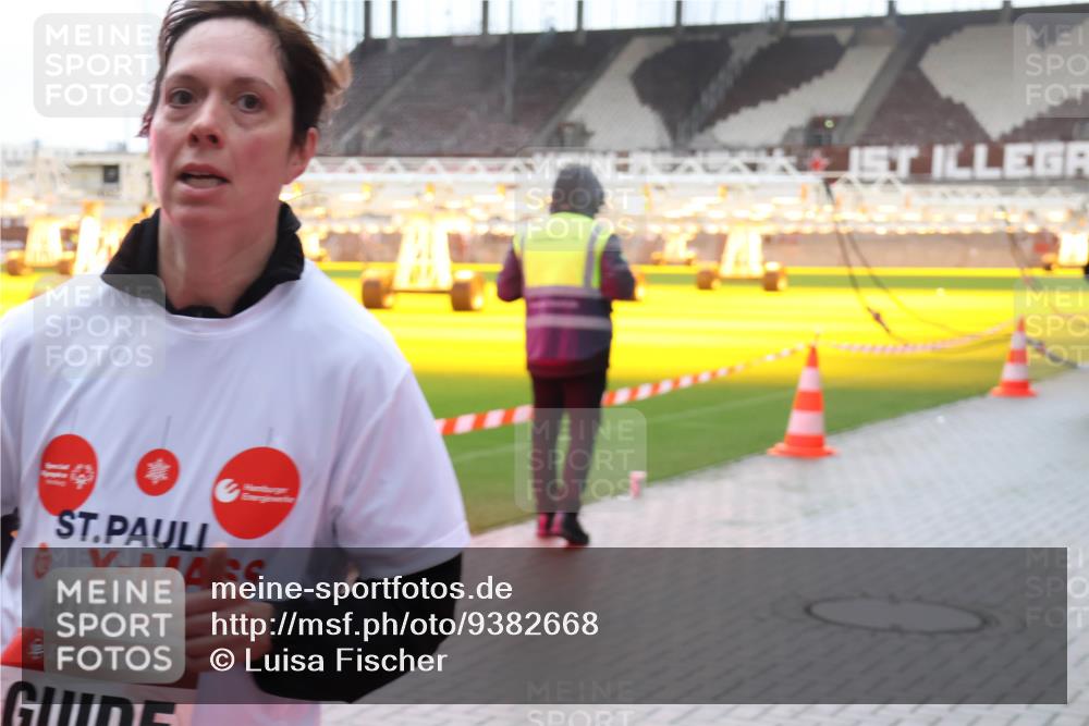07.12.2025 - St. Pauli X-Mass-Run No. 15 Luisa Fischer http://msf.ph/oto/9382668 07.12.2025 11:23:28 Ziel 5, 1, 21, 69, 520, 1018, 1141, 2023, 2373, 2821, 2823, 4249, 4824 meine-sportfotos.de