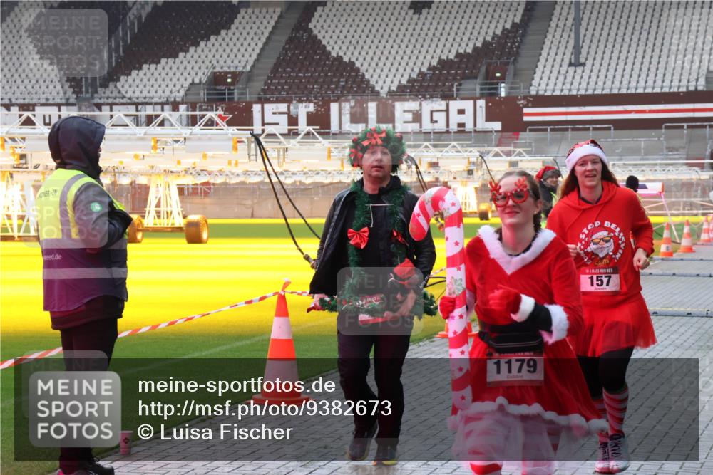 07.12.2025 - St. Pauli X-Mass-Run No. 15 Luisa Fischer http://msf.ph/oto/9382673 07.12.2025 10:49:58 Ziel 1179, 157, 157, 191, 194, 471, 890, 916, 1035, 1155, 1179, 1232, 1273, 1274, 1370, 1372, 1663, 2100, 2201, 2299, 2301, 2338, 2340, 2341, 2421, 2764, 2765, 2777, 2779, 2921, 2933, 3030, 3366, 3369, 3380 meine-sportfotos.de