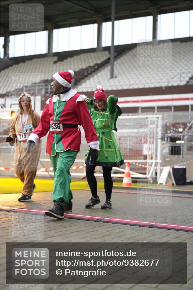07.12.2025 - St. Pauli X-Mass-Run No. 15 Patografie http://msf.ph/oto/9382677 07.12.2025 10:22:29 Ziel 715, 739, 1636, 2184, 4771, 4781 meine-sportfotos.de