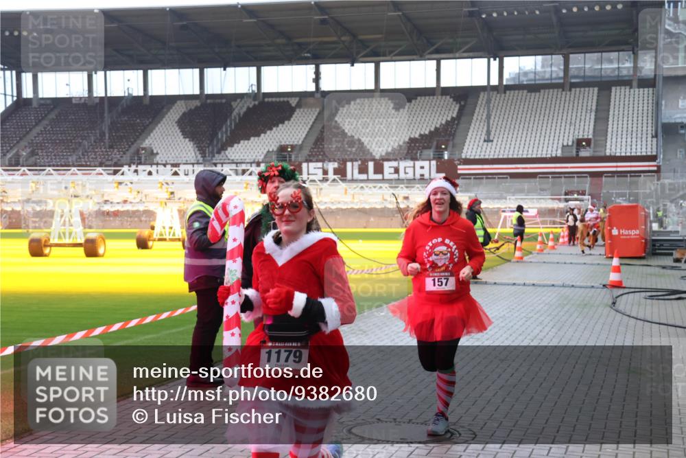 07.12.2025 - St. Pauli X-Mass-Run No. 15 Luisa Fischer http://msf.ph/oto/9382680 07.12.2025 10:49:59 Ziel 15, 1179, 1, 157, 157, 191, 194, 471, 890, 916, 1035, 1155, 1179, 1232, 1273, 1274, 1370, 1372, 1663, 2100, 2201, 2299, 2301, 2338, 2340, 2341, 2421, 2764, 2765, 2777, 2779, 2921, 2933, 3030, 3366, 3369, 3380 meine-sportfotos.de