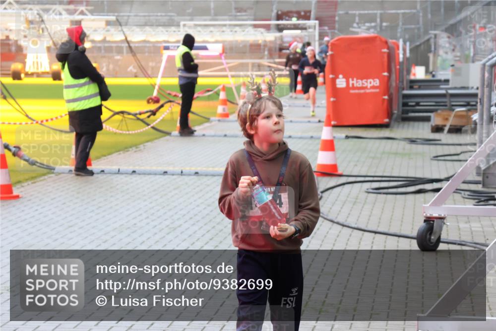 07.12.2025 - St. Pauli X-Mass-Run No. 15 Luisa Fischer http://msf.ph/oto/9382699 07.12.2025 11:23:35 Ziel 21, 69, 714, 1141, 2023, 2373, 2821, 2823, 3302, 4249, 4824 meine-sportfotos.de