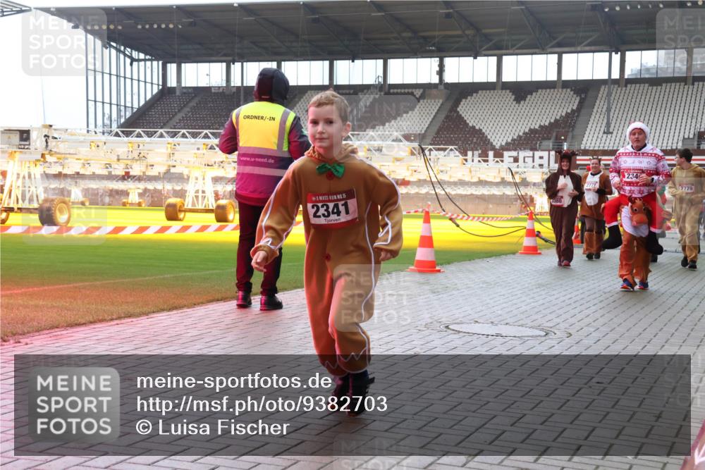 07.12.2025 - St. Pauli X-Mass-Run No. 15 Luisa Fischer http://msf.ph/oto/9382703 07.12.2025 10:50:16 Ziel 15, 2341, 29, 234, 2777, 2779, 3380, 40, 157, 890, 904, 905, 916, 1035, 1179, 1232, 1273, 1274, 1663, 2100, 2201, 2299, 2301, 2338, 2340, 2341, 2421, 2575, 2777, 2779, 3026, 3030, 3380, 4855 meine-sportfotos.de