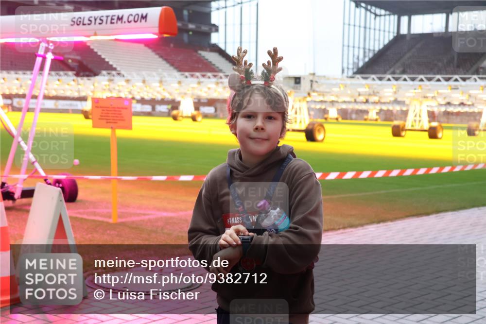 07.12.2025 - St. Pauli X-Mass-Run No. 15 Luisa Fischer http://msf.ph/oto/9382712 07.12.2025 11:23:42 Ziel 21, 69, 714, 1141, 2023, 2037, 2373, 2821, 2823, 3302, 4249, 4648, 4824 meine-sportfotos.de