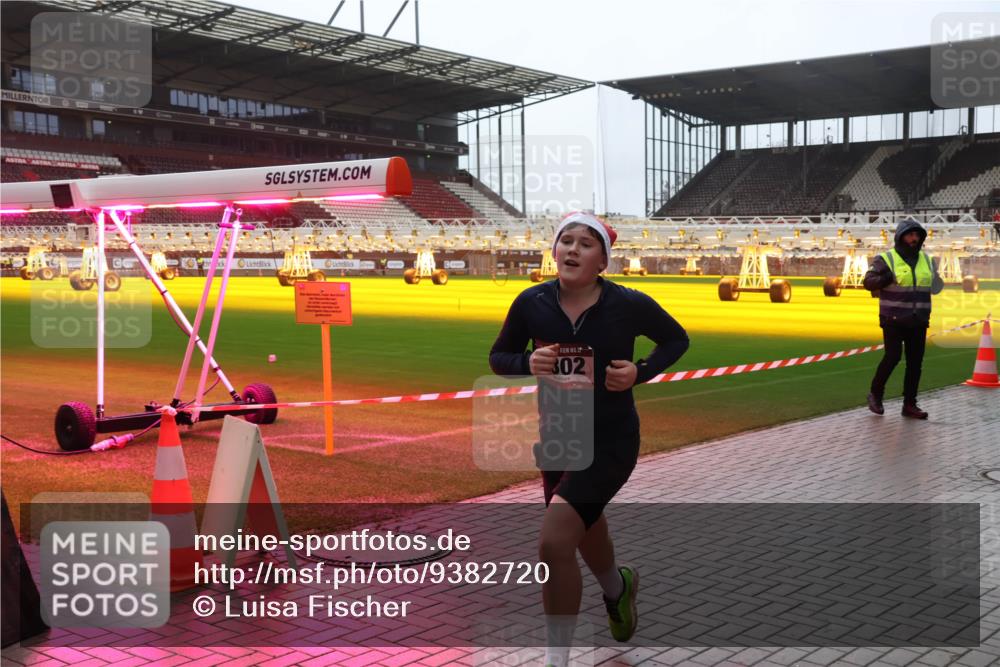 07.12.2025 - St. Pauli X-Mass-Run No. 15 Luisa Fischer http://msf.ph/oto/9382720 07.12.2025 11:23:46 Ziel 302, 21, 69, 714, 1141, 2023, 2037, 2373, 2387, 2389, 2409, 2821, 2823, 3190, 3191, 3302, 4249, 4648, 4824 meine-sportfotos.de