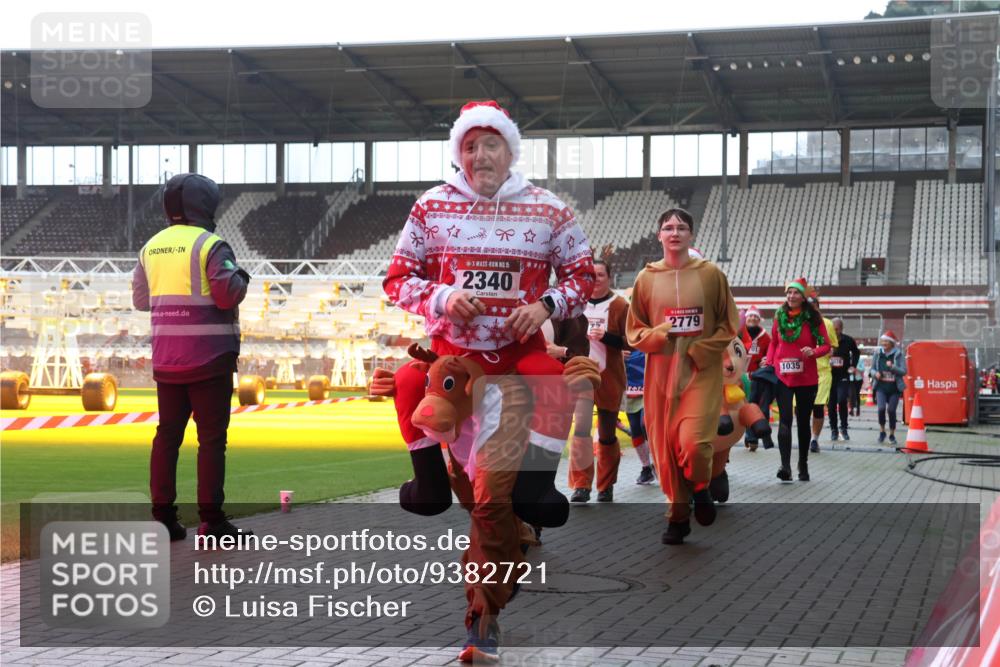 07.12.2025 - St. Pauli X-Mass-Run No. 15 Luisa Fischer http://msf.ph/oto/9382721 07.12.2025 10:50:19 Ziel 2, 2, 2, 2, 2, 2, 2, 35, 35, 2, 435, 35, 32, 62, 25, 3, 5, 2340, 1232, 2779, 01, 1035, 40, 157, 890, 904, 905, 916, 1035, 1179, 1232, 2100, 2201, 2299, 2301, 2338, 2340, 2341, 2421, 2575, 2777, 2779, 3026, 3030, 3380, 4855 meine-sportfotos.de