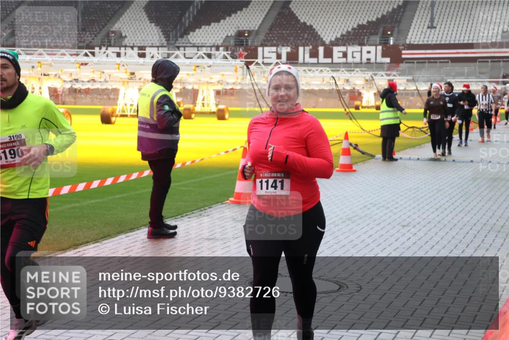 07.12.2025 - St. Pauli X-Mass-Run No. 15 Luisa Fischer http://msf.ph/oto/9382726 07.12.2025 11:24:03 Ziel 3190, 15, 190, 15, 1141, 21, 69, 593, 714, 1141, 2037, 2373, 2387, 2389, 2409, 2821, 2823, 3071, 3190, 3191, 3302, 4648 meine-sportfotos.de