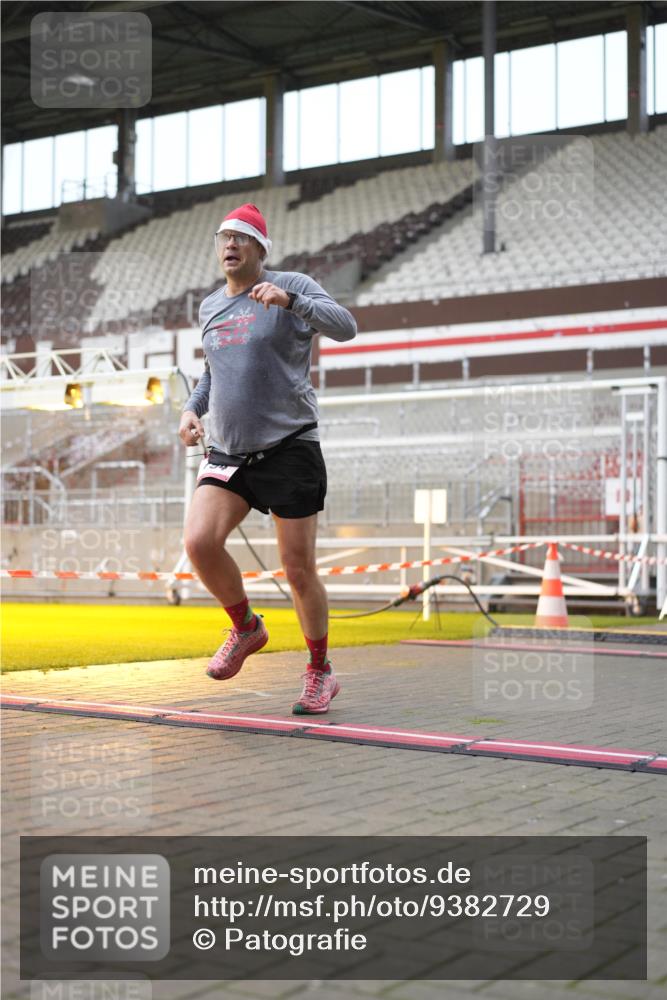 07.12.2025 - St. Pauli X-Mass-Run No. 15 Patografie http://msf.ph/oto/9382729 07.12.2025 10:22:42 Ziel 715, 739, 794, 3780, 4287, 4407, 4411, 4419, 4509, 4539 meine-sportfotos.de