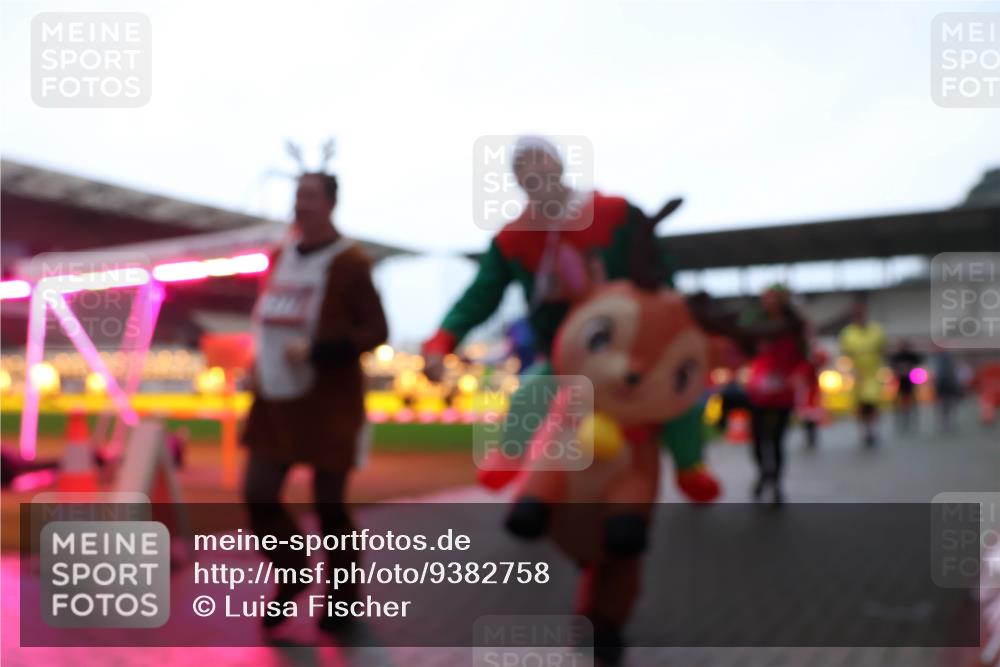 07.12.2025 - St. Pauli X-Mass-Run No. 15 Luisa Fischer http://msf.ph/oto/9382758 07.12.2025 10:50:23 Ziel 40, 157, 904, 905, 916, 1035, 1179, 1232, 2100, 2201, 2299, 2301, 2338, 2340, 2341, 2575, 2777, 2779, 3026, 3030, 3380, 4855 meine-sportfotos.de