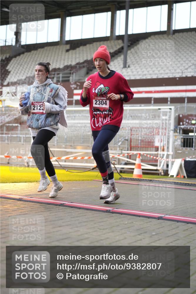 07.12.2025 - St. Pauli X-Mass-Run No. 15 Patografie http://msf.ph/oto/9382807 07.12.2025 10:22:58 Ziel 1996, 2123, 2304, 2638, 3780, 4287 meine-sportfotos.de