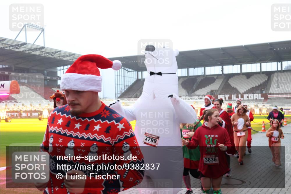 07.12.2025 - St. Pauli X-Mass-Run No. 15 Luisa Fischer http://msf.ph/oto/9382837 07.12.2025 10:13:17 Ziel 3799, 382, 3836, 9, 9, 18, 80, 938, 1070, 1072, 1074, 1126, 1397, 1733, 2687, 2711, 2712, 2758, 2760, 2770, 3040, 3428, 3514, 3551, 3557, 3585, 3588, 3589, 3799, 3834, 3836, 4487 meine-sportfotos.de