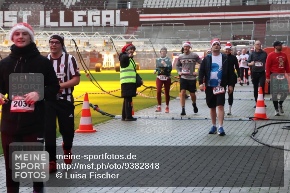 07.12.2025 - St. Pauli X-Mass-Run No. 15 Luisa Fischer http://msf.ph/oto/9382848 07.12.2025 11:24:18 Ziel 203, 2814, 2409, 2812, 3071, 2387, 593, 813, 2037, 2387, 2389, 2409, 2814, 3071, 3190, 3191, 3302, 3361, 4648, 4840, 4841 meine-sportfotos.de