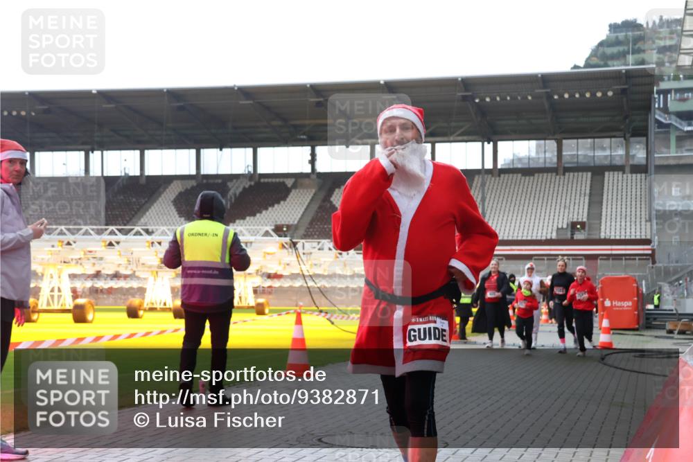 07.12.2025 - St. Pauli X-Mass-Run No. 15 Luisa Fischer http://msf.ph/oto/9382871 07.12.2025 10:50:54 Ziel 40, 564, 904, 905, 1726, 1729, 1730, 2250, 2460, 2575, 2582, 2583, 2584, 2763, 3287, 3291, 3368, 4075, 4110, 4111, 4535, 4537, 4756, 4757, 4759, 4760, 4855, 4881 meine-sportfotos.de