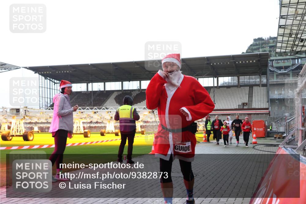 07.12.2025 - St. Pauli X-Mass-Run No. 15 Luisa Fischer http://msf.ph/oto/9382873 07.12.2025 10:50:54 Ziel 40, 564, 904, 905, 1726, 1729, 1730, 2250, 2460, 2575, 2582, 2583, 2584, 2763, 3287, 3291, 3368, 4075, 4110, 4111, 4535, 4537, 4756, 4757, 4759, 4760, 4855, 4881 meine-sportfotos.de