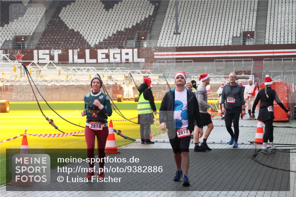 07.12.2025 - St. Pauli X-Mass-Run No. 15 Luisa Fischer http://msf.ph/oto/9382886 07.12.2025 11:24:22 Ziel 1, 2814, 2812, 3071, 23, 593, 813, 2037, 2386, 2387, 2388, 2389, 2409, 2814, 3071, 3190, 3191, 3302, 3361, 4648, 4840, 4841 meine-sportfotos.de