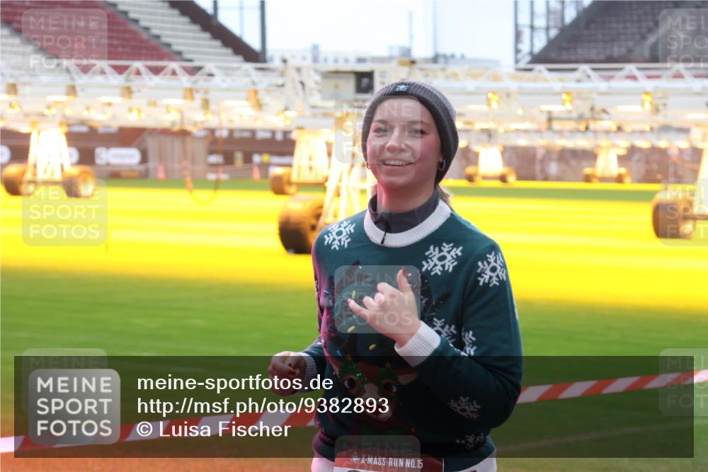 07.12.2025 - St. Pauli X-Mass-Run No. 15 Luisa Fischer http://msf.ph/oto/9382893 07.12.2025 11:24:26 Ziel 15, 593, 813, 2037, 2386, 2387, 2388, 2389, 2409, 2605, 2814, 2875, 2881, 3071, 3190, 3191, 3361, 4840, 4841 meine-sportfotos.de