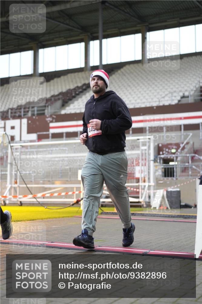 07.12.2025 - St. Pauli X-Mass-Run No. 15 Patografie http://msf.ph/oto/9382896 07.12.2025 10:23:17 Ziel 2508, 2511, 3052, 3078, 3079, 4005, 4141, 4458 meine-sportfotos.de