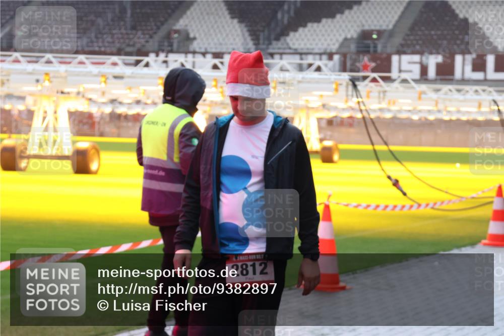 07.12.2025 - St. Pauli X-Mass-Run No. 15 Luisa Fischer http://msf.ph/oto/9382897 07.12.2025 11:24:28 Ziel 2812, 593, 672, 813, 2386, 2387, 2388, 2389, 2409, 2605, 2606, 2814, 2875, 2881, 3071, 3190, 3191, 3361, 4840, 4841 meine-sportfotos.de