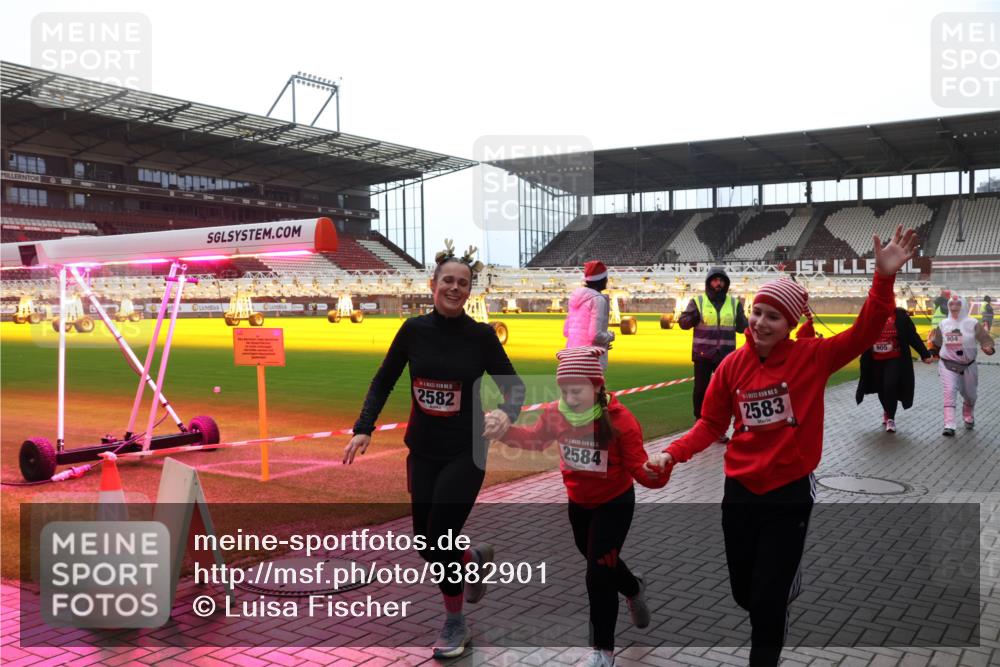 07.12.2025 - St. Pauli X-Mass-Run No. 15 Luisa Fischer http://msf.ph/oto/9382901 07.12.2025 10:51:02 Ziel 2582, 2584, 15, 2583, 905, 381, 564, 904, 905, 1726, 1729, 1730, 2250, 2460, 2582, 2583, 2584, 2737, 2738, 2763, 3287, 3291, 3368, 4075, 4110, 4111, 4535, 4537, 4756, 4757, 4759, 4760, 4881 meine-sportfotos.de