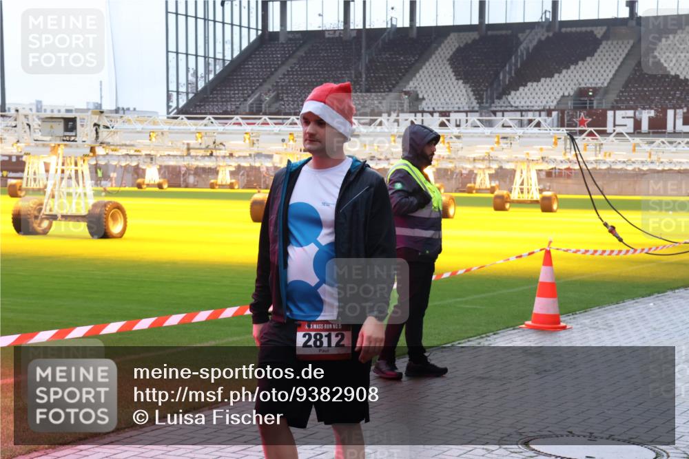 07.12.2025 - St. Pauli X-Mass-Run No. 15 Luisa Fischer http://msf.ph/oto/9382908 07.12.2025 11:24:29 Ziel 15, 2812, 593, 672, 813, 2386, 2387, 2388, 2389, 2409, 2605, 2606, 2814, 2875, 2881, 3071, 3190, 3191, 3361, 4840, 4841 meine-sportfotos.de