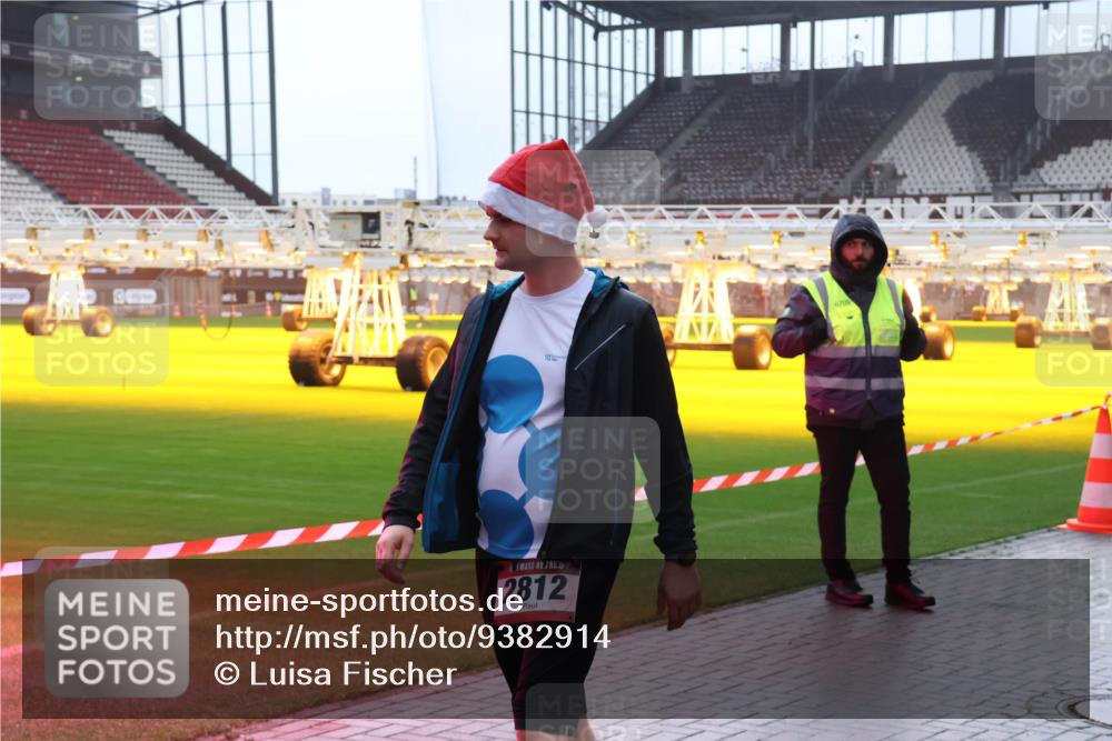 07.12.2025 - St. Pauli X-Mass-Run No. 15 Luisa Fischer http://msf.ph/oto/9382914 07.12.2025 11:24:30 Ziel 15, 2812, 6709, 593, 672, 813, 1773, 2386, 2387, 2388, 2389, 2409, 2605, 2606, 2814, 2875, 2881, 3071, 3190, 3191, 3361, 4840, 4841 meine-sportfotos.de