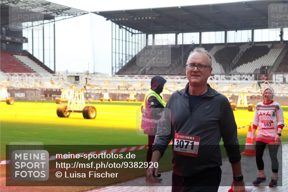 07.12.2025 - St. Pauli X-Mass-Run No. 15 Luisa Fischer http://msf.ph/oto/9382920 07.12.2025 11:24:35 Ziel 15, 3071, 151, 593, 593, 672, 813, 1773, 2386, 2388, 2399, 2400, 2402, 2605, 2606, 2814, 2875, 2881, 3071, 3361, 4840, 4841 meine-sportfotos.de