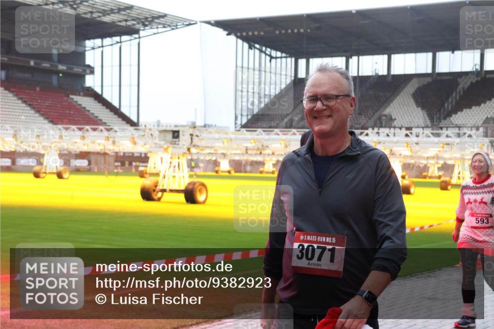 07.12.2025 - St. Pauli X-Mass-Run No. 15 Luisa Fischer http://msf.ph/oto/9382923 07.12.2025 11:24:35 Ziel 15, 3071, 593, 593, 672, 813, 1773, 2386, 2388, 2399, 2400, 2402, 2605, 2606, 2814, 2875, 2881, 3071, 3361, 4840, 4841 meine-sportfotos.de