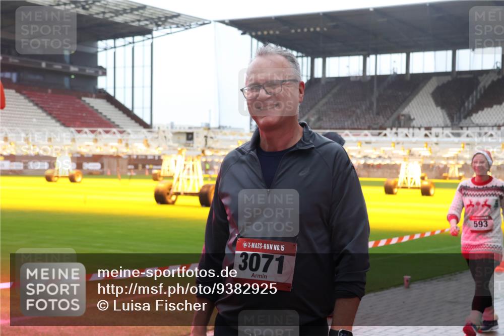 07.12.2025 - St. Pauli X-Mass-Run No. 15 Luisa Fischer http://msf.ph/oto/9382925 07.12.2025 11:24:36 Ziel 15, 3071, 593, 593, 672, 813, 1773, 2386, 2388, 2399, 2400, 2402, 2605, 2606, 2814, 2875, 2881, 3071, 3361, 4840, 4841 meine-sportfotos.de